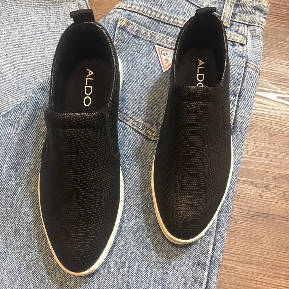 Aldo Segreti style platform slip ons